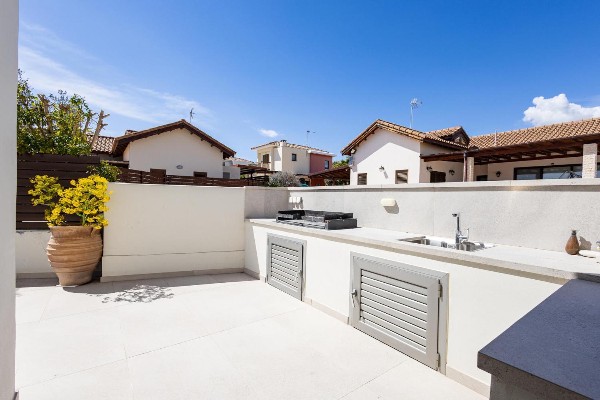 Pacy Villa *