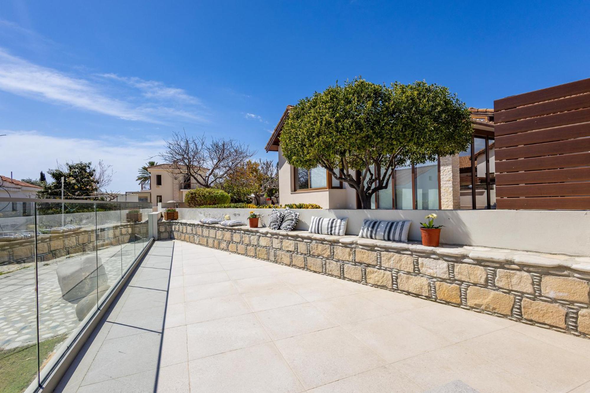 Pacy Villa *